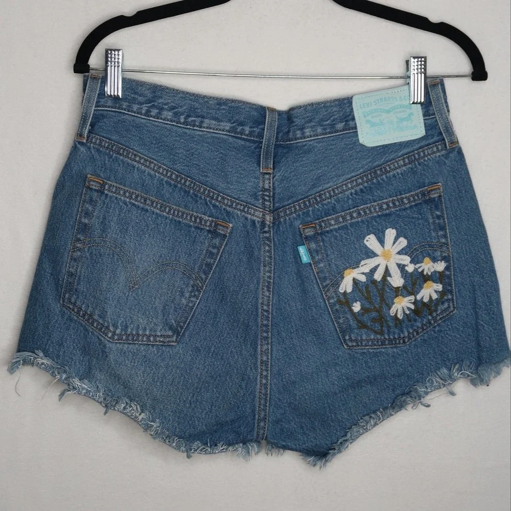 Levis excellent pre